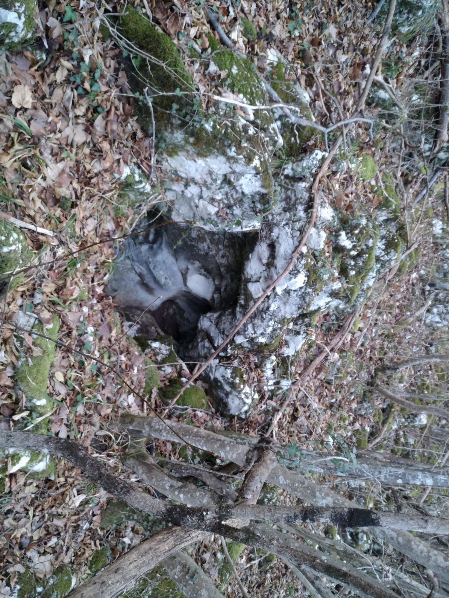 Avenul cu Doua Intrari - Image 3